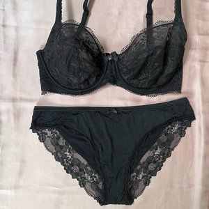 NWOT VS BBV Black Lace Unlined Demi Bra & M Cheekini Panty Set